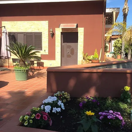 Valentino Couette-café Giardini-Naxos